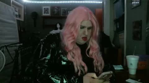 Snapshot of ginny_dominatrix chatting on 12.04.25 ginny ray online show from 12.04.25