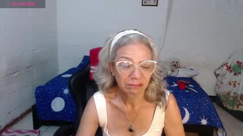 Snapshot of giorgia_xue53 chatting on 12.08.24 Mary online show from 12.08.24