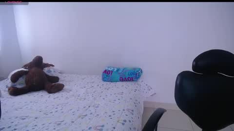 Snapshot of giorivera199 chatting on 01.27.25 GIO RIVERA online show from 01.27.25