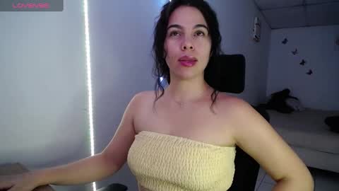 Snapshot of giorivera199 chatting on 09.11.25 GIO RIVERA online show from 09.11.25