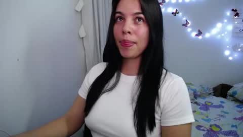 Snapshot of giorivera199 chatting on 12.23.25 GIO RIVERA online show from 12.23.25