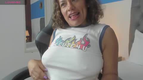 Snapshot of gipsela_gomez chatting on 01.21.25 G I S E P L A online show from 01.21.25