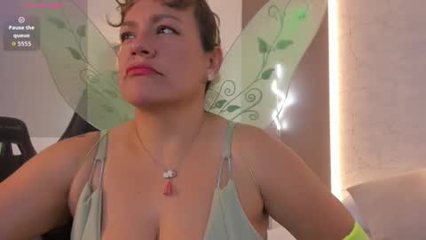 Snapshot of gipsela_gomez chatting on 10.18.25 G I S E P L A online show from 10.18.25