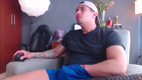 piggy boy online show from 11.18.25