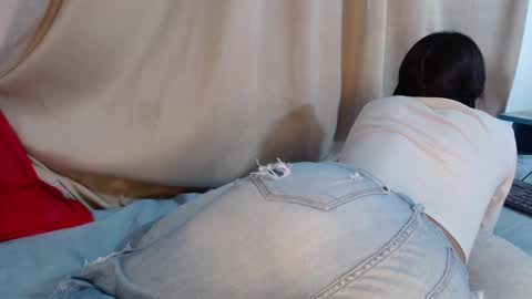 Snapshot of girl_honey_ chatting on 01.16.25 Aleja online show from 01.16.25