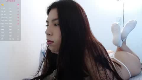 Snapshot of girl_honey_ chatting on 06.27.26 Aleja online show from 06.27.26
