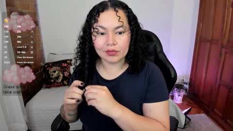 girl_inline online show from 02.23.25