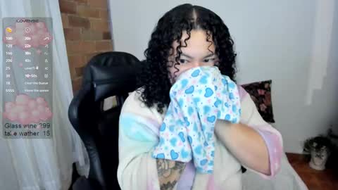 girl_inline online show from 02.24.25