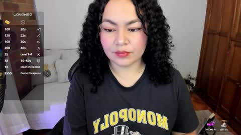 girl_inline online show from 02.26.25