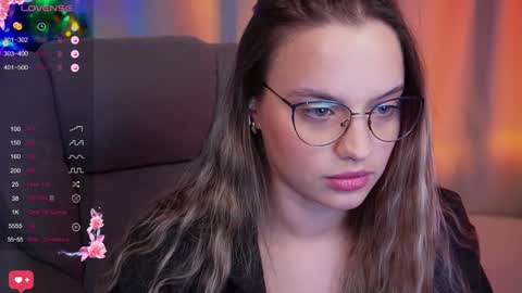 Snapshot of girl_peach_ chatting on 12.06.24 Kate online show from 12.06.24