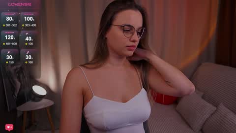 Snapshot of girl_peach_ chatting on 02.04.25 Kate online show from 02.04.25