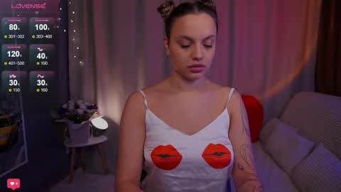 Snapshot of girl_peach_ chatting on 02.11.25 Kate online show from 02.11.25