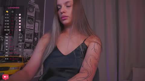 Snapshot of girl_peach_ chatting on 09.13.25 Kate online show from 09.13.25