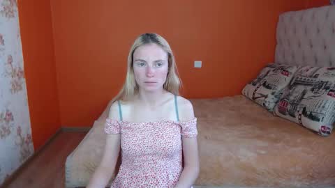 Snapshot of girl_summer97 chatting on 09.21.25 Katia online show from 09.21.25