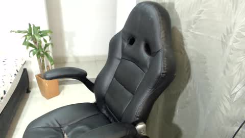 Snapshot of girlhot_tss chatting on 12.26.24 Ariana Sophia. online show from 12.26.24