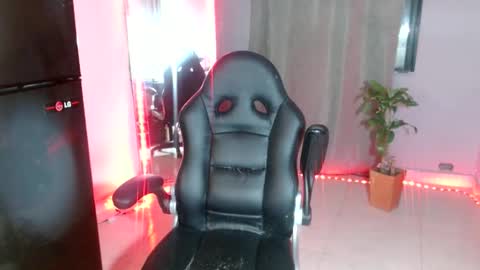 Snapshot of girlhot_tss chatting on 02.23.25 Ariana Sophia. online show from 02.23.25