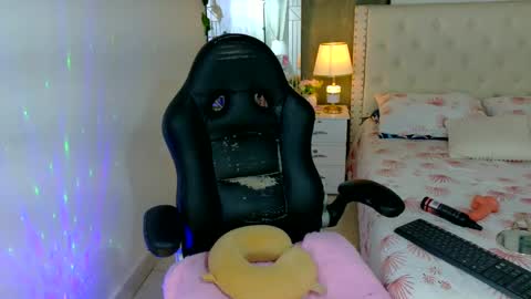 Snapshot of girlhot_tss chatting on 09.24.25 Ariana Sophia. online show from 09.24.25