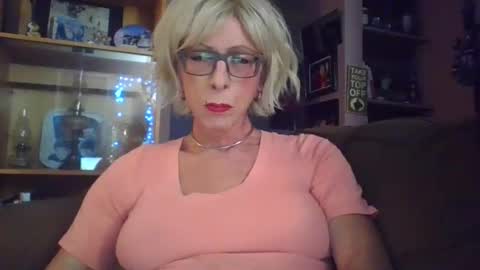 Snapshot of girlinrock chatting on 12.22.25 Girlinrock online show from 12.22.25