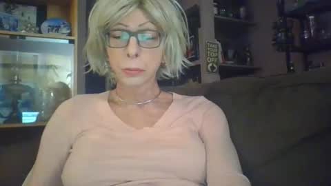 Snapshot of girlinrock chatting on 02.12.26 Girlinrock online show from 02.12.26