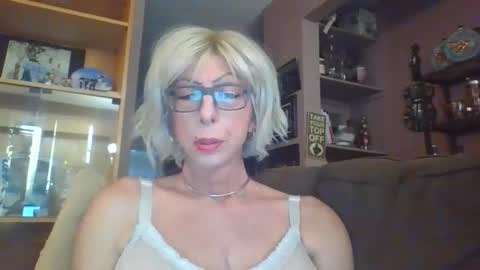 Snapshot of girlinrock chatting on 03.29.26 Girlinrock online show from 03.29.26