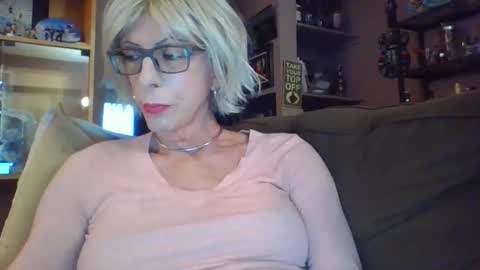 Snapshot of girlinrock chatting on 04.02.26 Girlinrock online show from 04.02.26