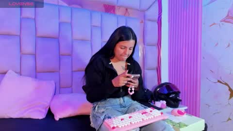 Snapshot of gisell_squirt chatting on 06.04.26 gisell_squirt online show from 06.04.26