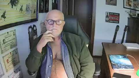 Snapshot of giutomma930394 chatting on 11.01.25 giutomma930394 online show from 11.01.25