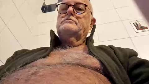 Snapshot of giutomma930394 chatting on 11.03.25 giutomma930394 online show from 11.03.25