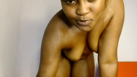 Snapshot of glamslut8 chatting on 06.20.26 sweet girl online show from 06.20.26