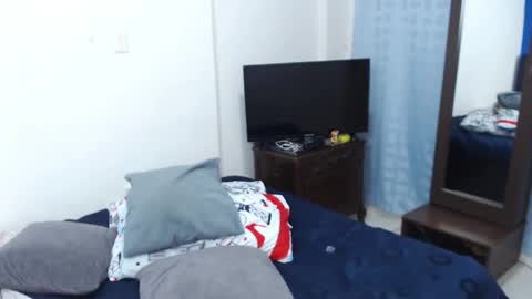 Snapshot of glennddastar chatting on 11.28.25 GlennddaStar online show from 11.28.25