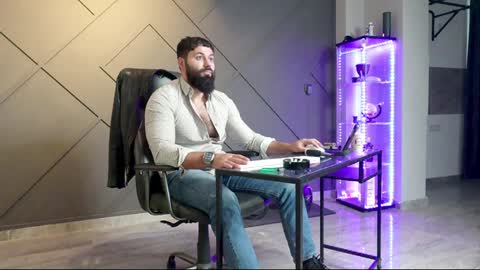 Snapshot of glennmasters chatting on 12.15.24 Matthew .. for short call me Matt online show from 12.15.24