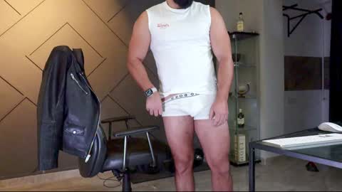 Snapshot of glennmasters chatting on 01.12.25 Matthew .. for short call me Matt online show from 01.12.25