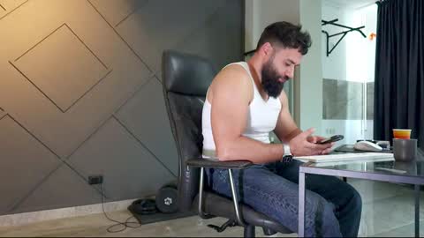 Snapshot of glennmasters chatting on 02.11.25 Matthew .. for short call me Matt online show from 02.11.25