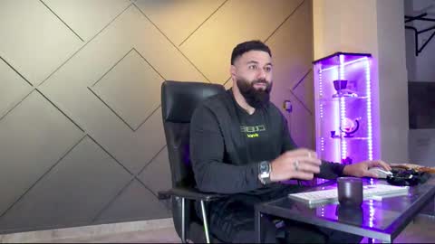 Snapshot of glennmasters chatting on 02.28.25 Matthew .. for short call me Matt online show from 02.28.25