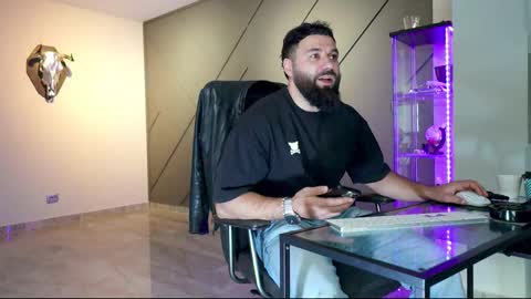 Snapshot of glennmasters chatting on 03.12.25 Matthew .. for short call me Matt online show from 03.12.25