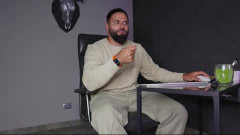 Snapshot of glennmasters chatting on 09.20.25 Matthew .. for short call me Matt online show from 09.20.25