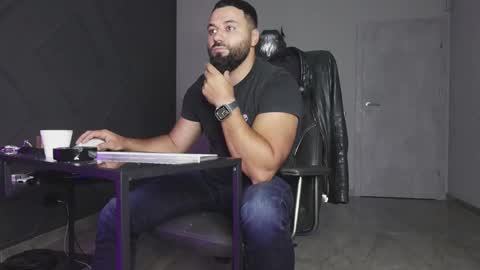 Snapshot of glennmasters chatting on 10.04.25 Matthew .. for short call me Matt online show from 10.04.25