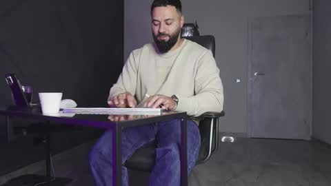 Snapshot of glennmasters chatting on 10.12.25 Matthew .. for short call me Matt online show from 10.12.25