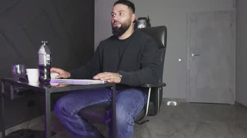 Snapshot of glennmasters chatting on 10.19.25 Matthew .. for short call me Matt online show from 10.19.25