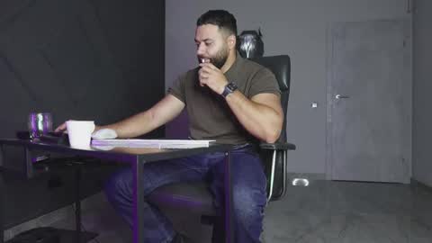 Snapshot of glennmasters chatting on 10.21.25 Matthew .. for short call me Matt online show from 10.21.25