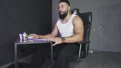 Snapshot of glennmasters chatting on 11.13.25 Matthew .. for short call me Matt online show from 11.13.25