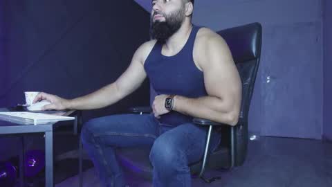 Snapshot of glennmasters chatting on 11.17.25 Matthew .. for short call me Matt online show from 11.17.25