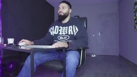 Snapshot of glennmasters chatting on 11.19.25 Matthew .. for short call me Matt online show from 11.19.25