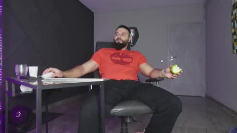 Snapshot of glennmasters chatting on 11.26.25 Matthew .. for short call me Matt online show from 11.26.25