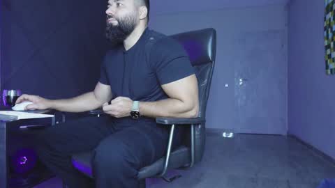 Snapshot of glennmasters chatting on 11.27.25 Matthew .. for short call me Matt online show from 11.27.25