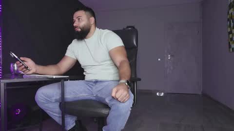 Snapshot of glennmasters chatting on 11.30.25 Matthew .. for short call me Matt online show from 11.30.25