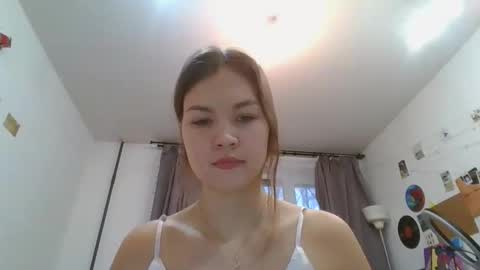 Snapshot of glitter_doll chatting on 01.08.25 glitter_doll online show from 01.08.25