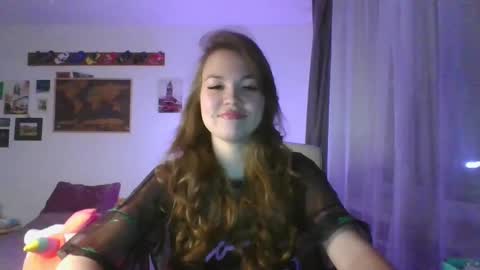 Snapshot of glitter_doll chatting on 01.24.25 glitter_doll online show from 01.24.25