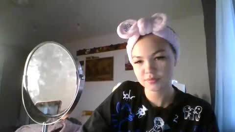 Snapshot of glitter_doll chatting on 01.29.25 glitter_doll online show from 01.29.25
