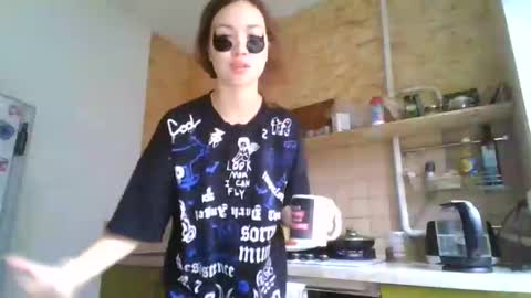 Snapshot of glitter_doll chatting on 01.30.25 glitter_doll online show from 01.30.25